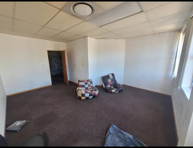 950M² WAREHOUSE TO LET IN KILLARNEY GARDENS
